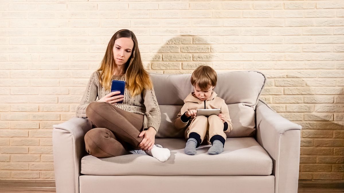 Bez omezení mobilů na školách to nepůjde, tvrdí odborníci
