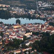 Při letu po okolí se naskytl výhled na historický Jindřichův Hradec. Místní hrad přestavěný na zámek je po Pražském hradu a zámku v Českém Krumlově třetím největším zámeckým komplexem České republiky.