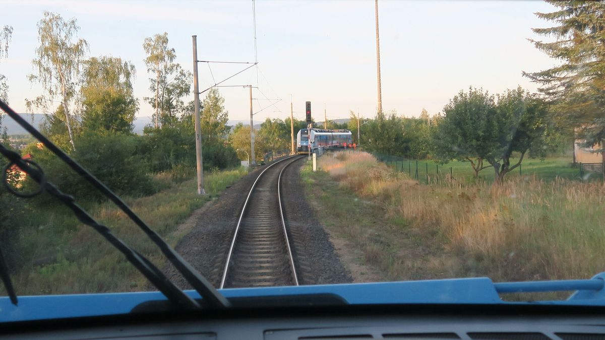 Ke strážce vlaků na Sokolovsku chybělo 97 metrů. Kriminalisté obvinili strojvedoucího