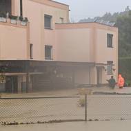 Voda z Porubky zatopila obec Vřesinu.