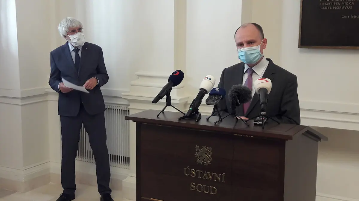 Ústavní soud odmítl stížnosti proti vládním opatřením - Novinky