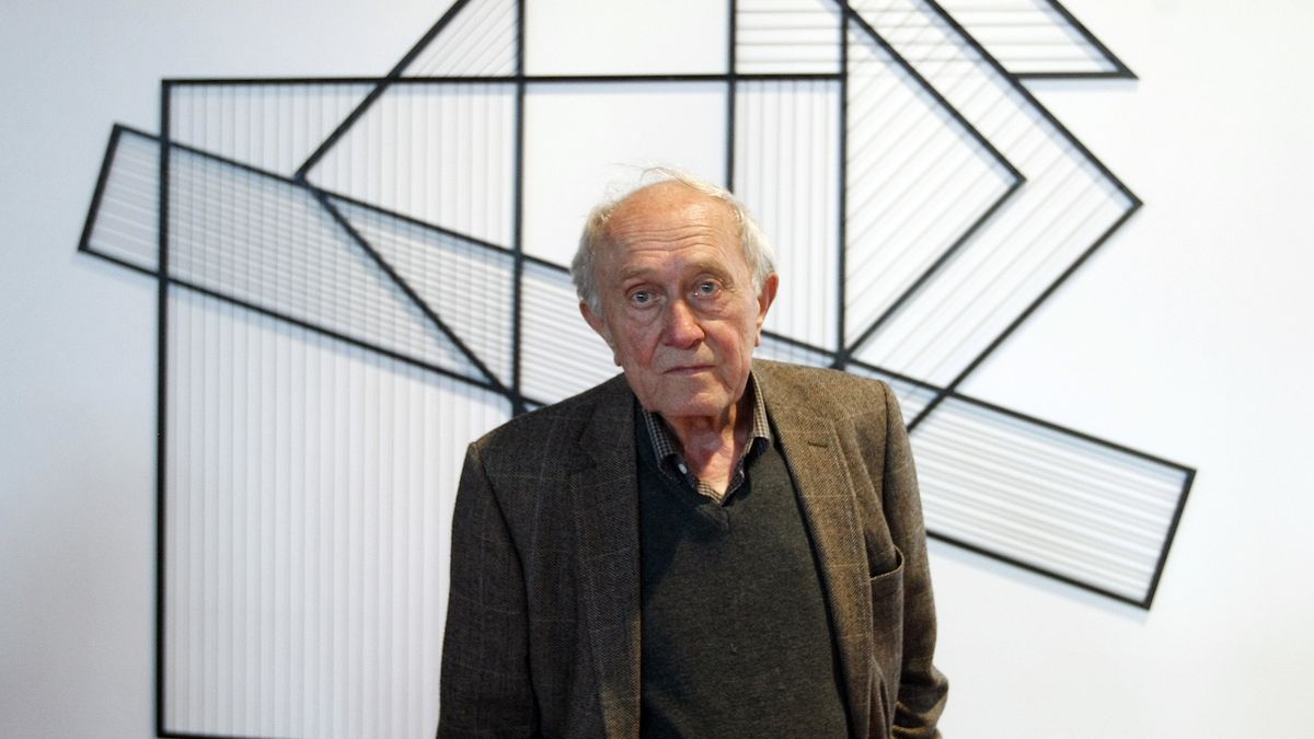 Stanislav Kolíbal je významným představitelem českého abstraktního umění.