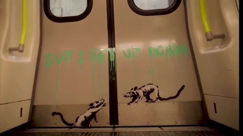 Banksy zveřejnil video, jak zdobí londýnské metro krysami. Podnik dílo odstranil