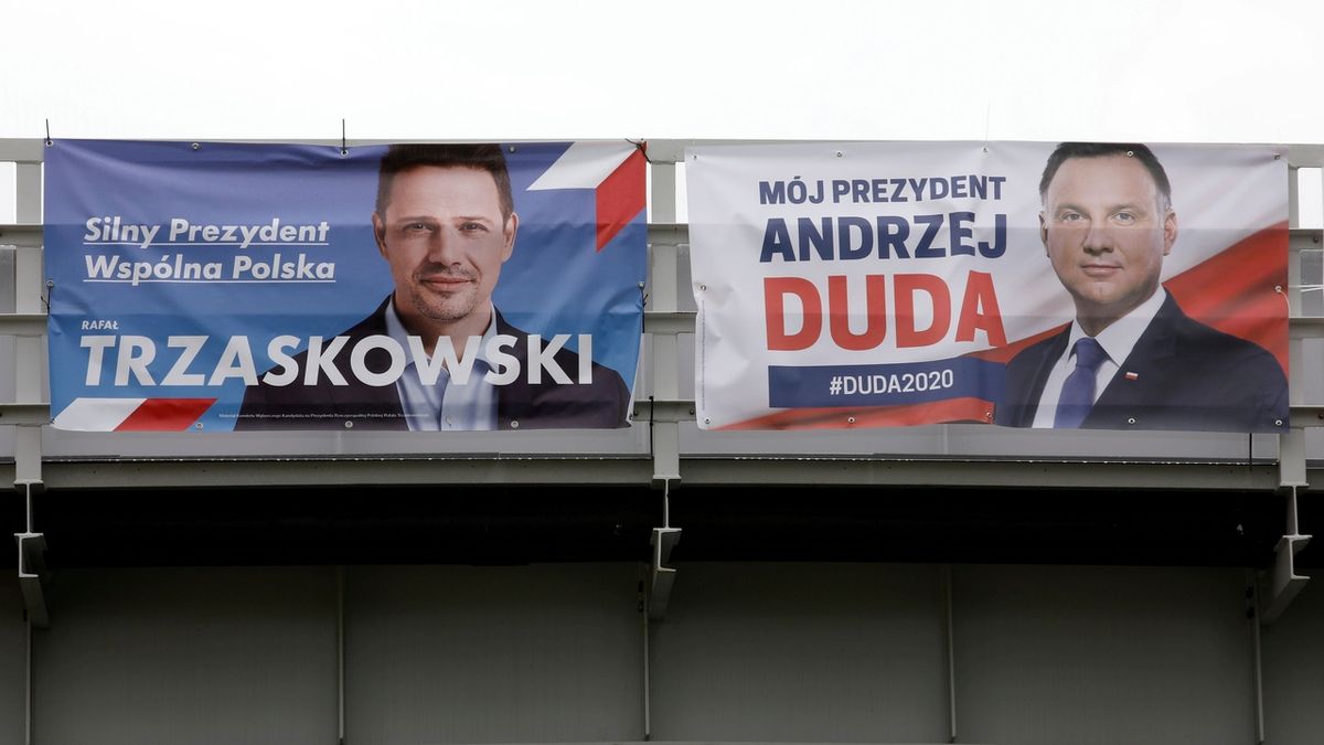 O hlasy ve druhém kole prezidentských voleb v Polsku budou usilovat Rafal Trzaskowski a Andrzej Duda