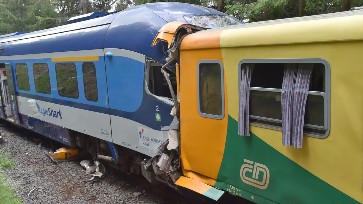 Po tragické srážce vlaků inspekce žádá lepší zabezpečení tratí