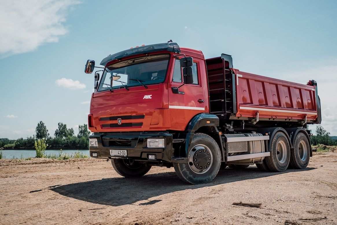 V Rusku zkolaboval trh s těžkými vozy. Kamaz zkracuje pracovní týden