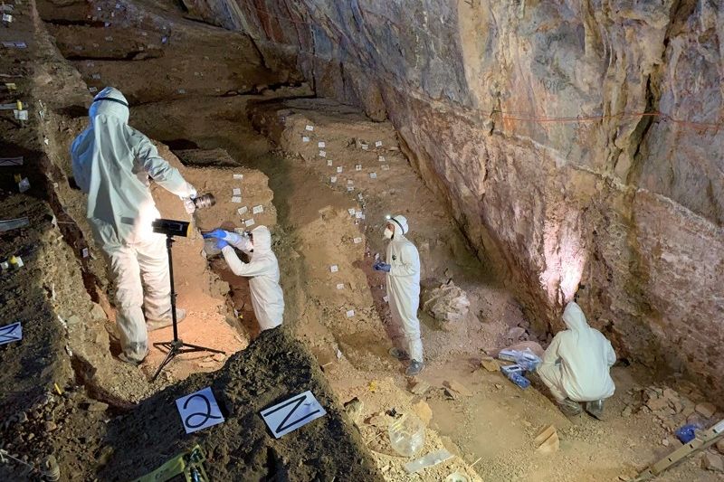 Výzkumníci v mexické jeskyni Chiquihuite