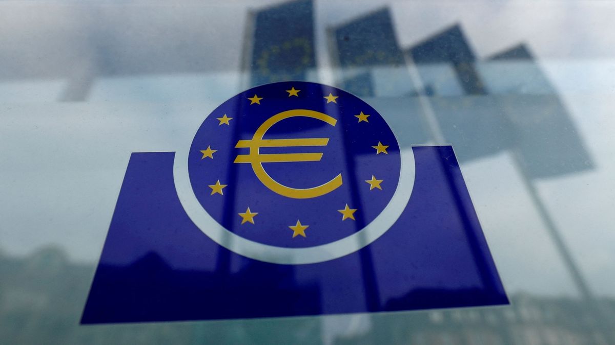 ECB zatím nechává základní úrok na nule