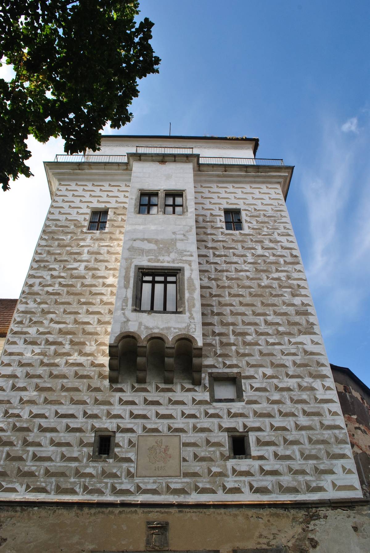 Věž rožmitálského zámku. Kéž by v takové kondici byla celá stavba. 