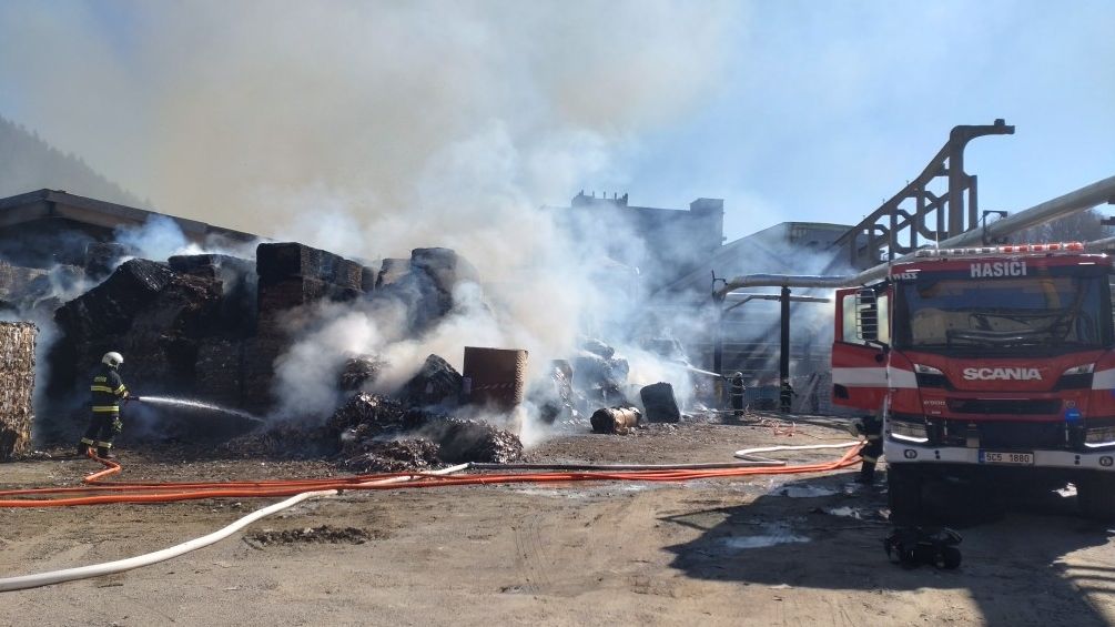 V papírně na Českokrumlovsku hořelo, škoda 2,5 milionu