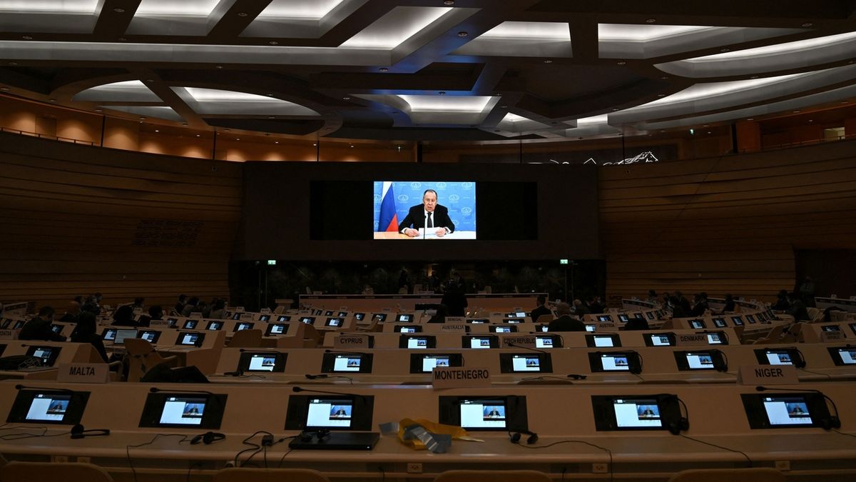 Svět už Lavrova ignoruje, v Ženevě mluvil do prázdného sálu