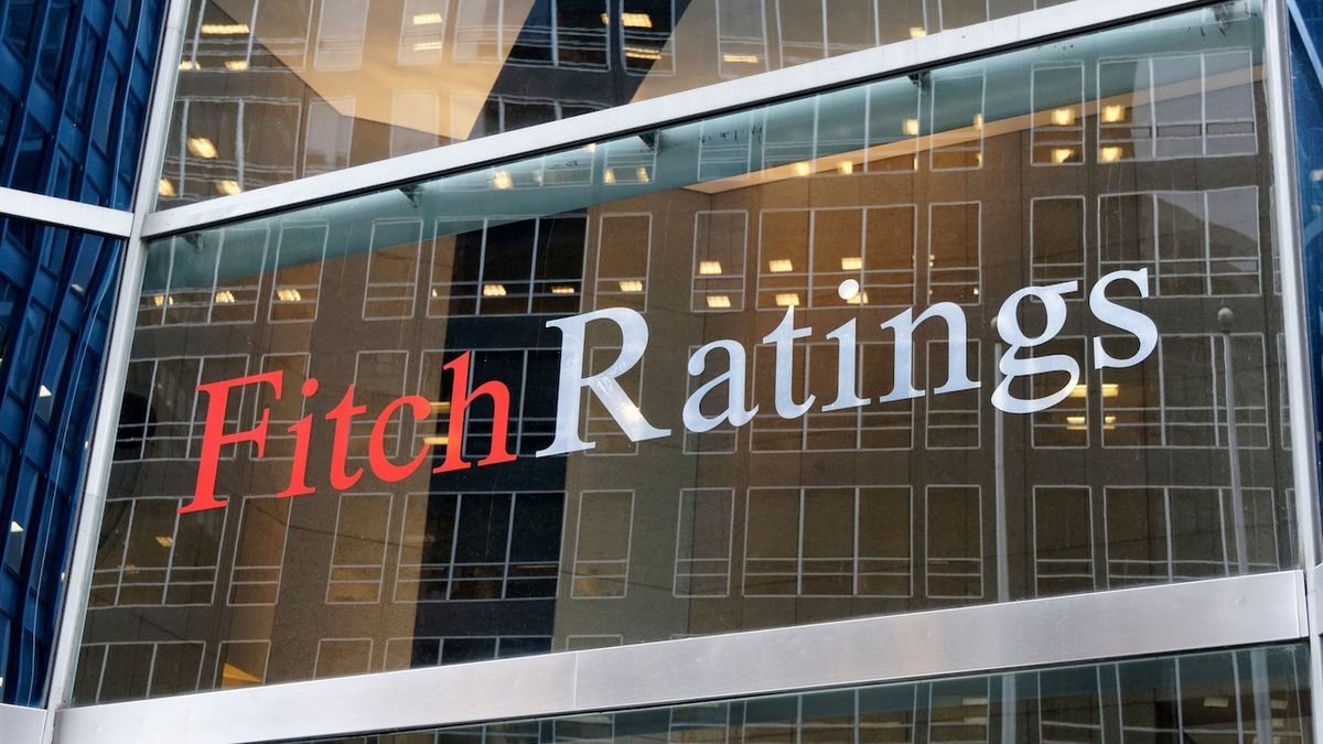 Fitch zlepšil výhled hlavního úvěrového ratingu ČR