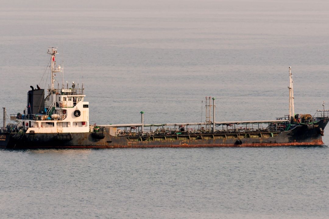Ruský ropný tanker nedaleko Vladivostoku.