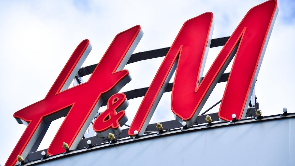 „Lidé mají právo být oblečeni.“ H&M čelí v Rusku žalobě kvůli zavřeným prodejnám