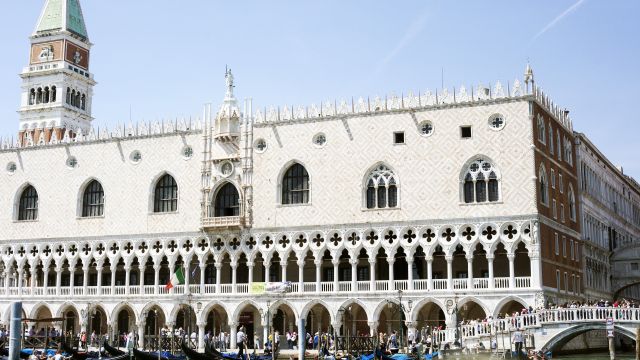 Na Dóžecí palác v Benátkách se zřítil dron, policie pátrá po majiteli