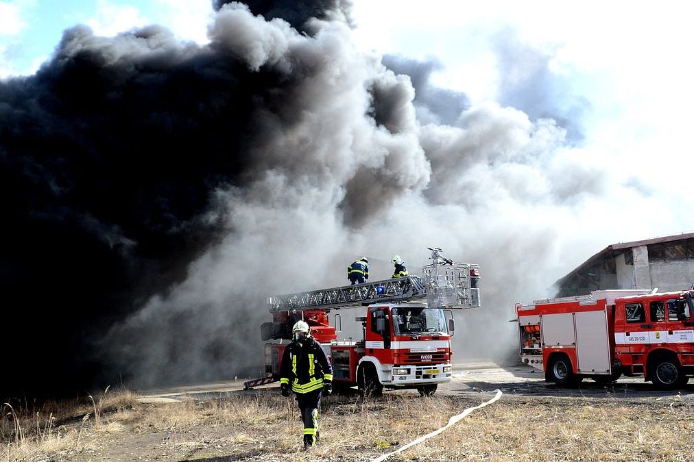 Požár lakovny na Sokolovsku