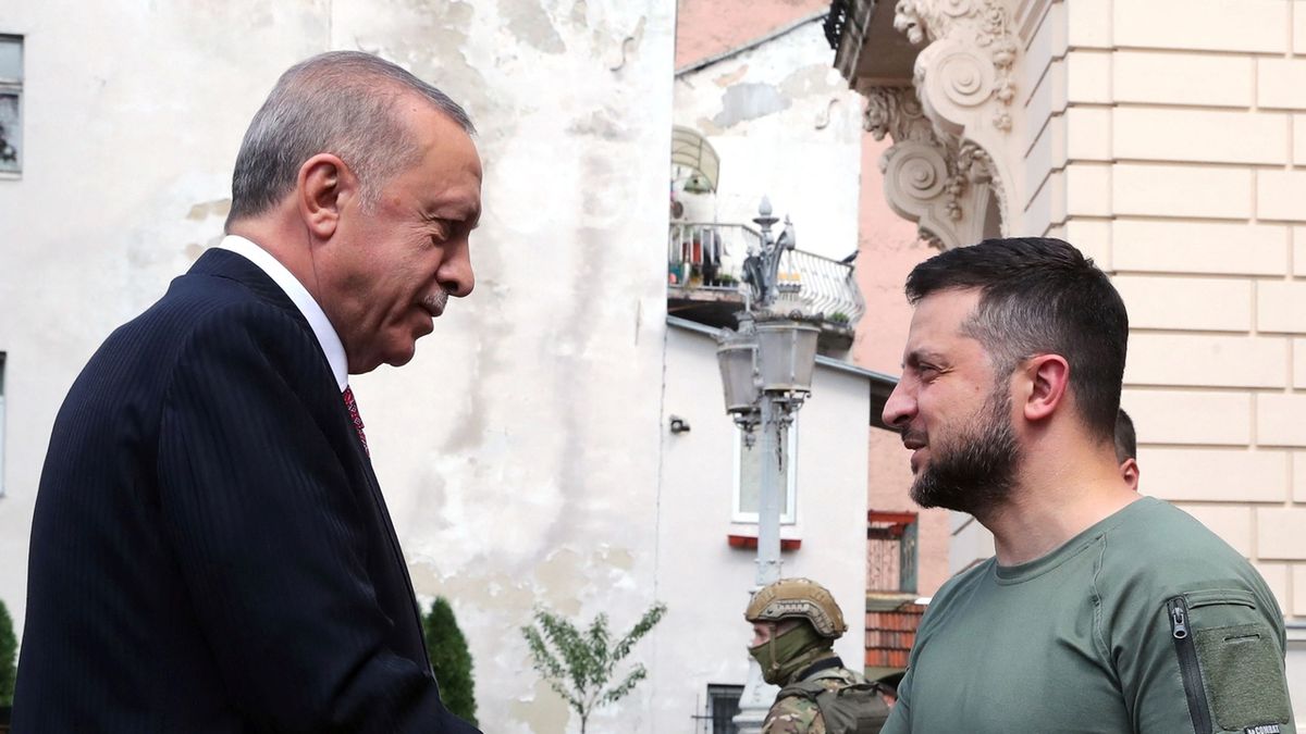 Recep Tayyip Erdogan a Volodymyr Zelenskyj při setkání ve Lvově