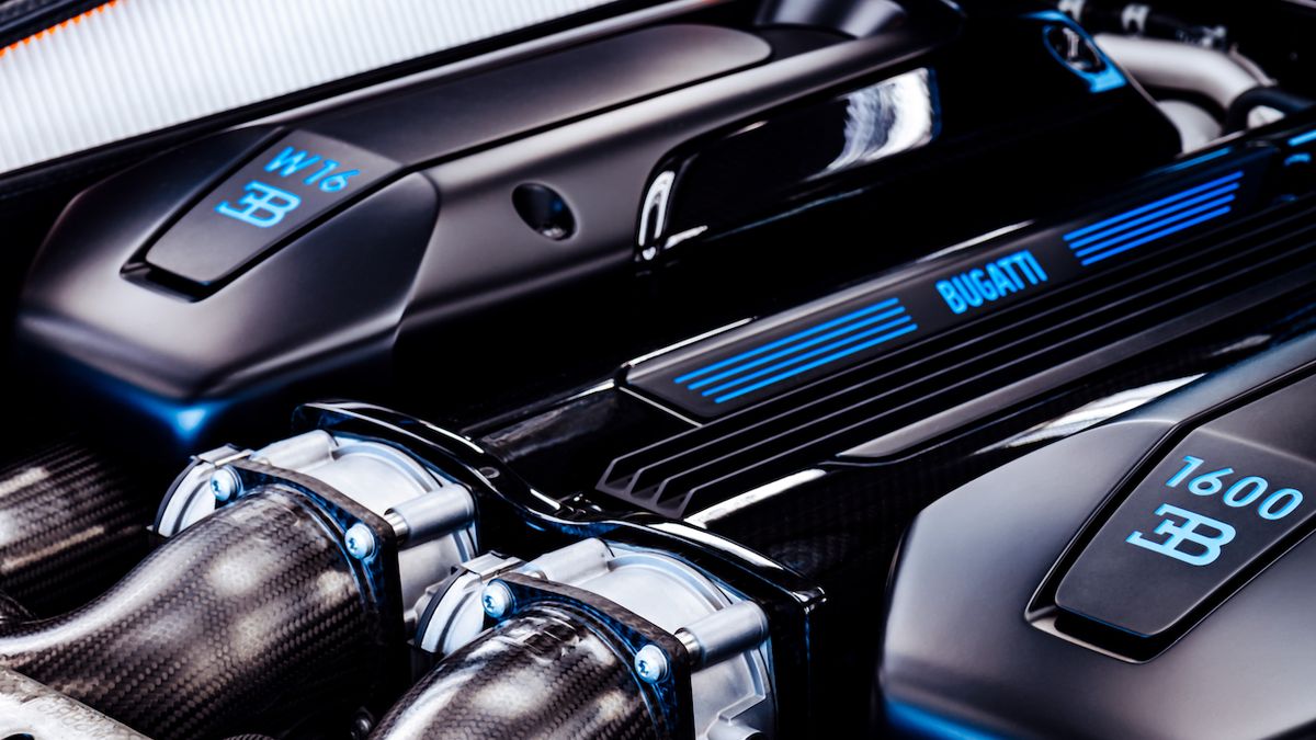 Jediný svého druhu. Bugatti připomíná, proč je jeho šestnáctiválec unikátní