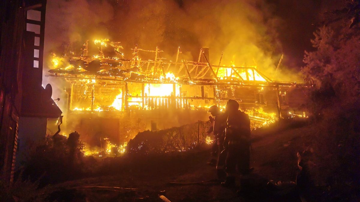 Požár zničil roubenku v Železném Brodě, škoda za 2,5 milionu