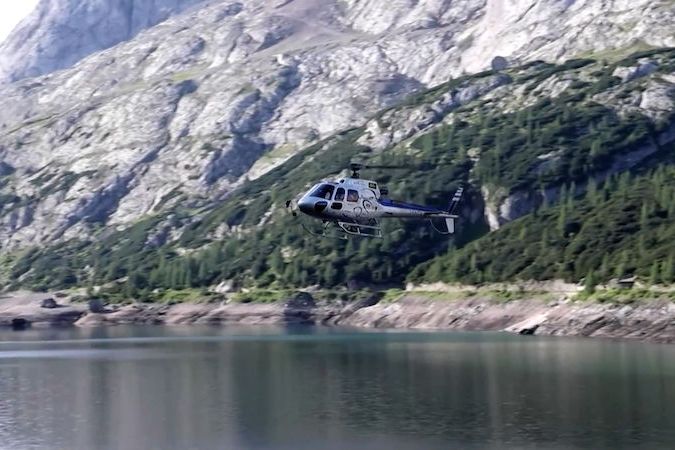 Pokračují záchranné operace po sesuvu ledovce v italských Alpách