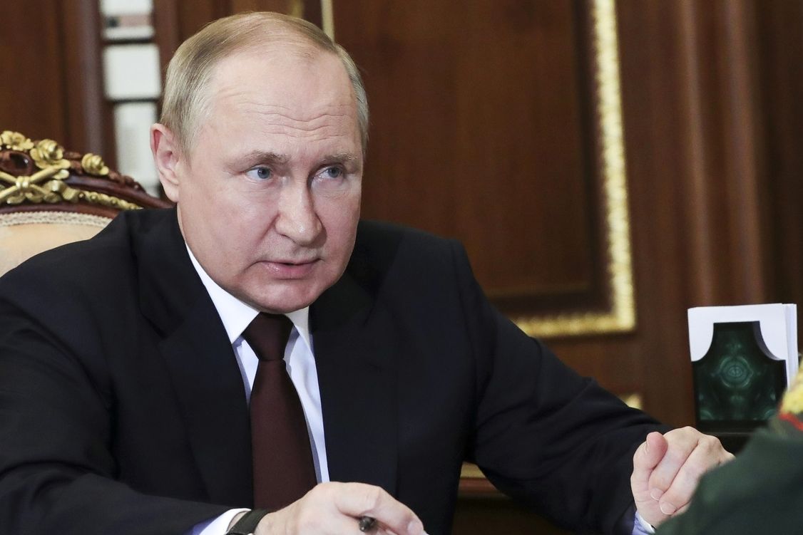 Ruský prezident Vladimir Putin na pondělním setkání s ministrem obrany Sergejem Šojguem