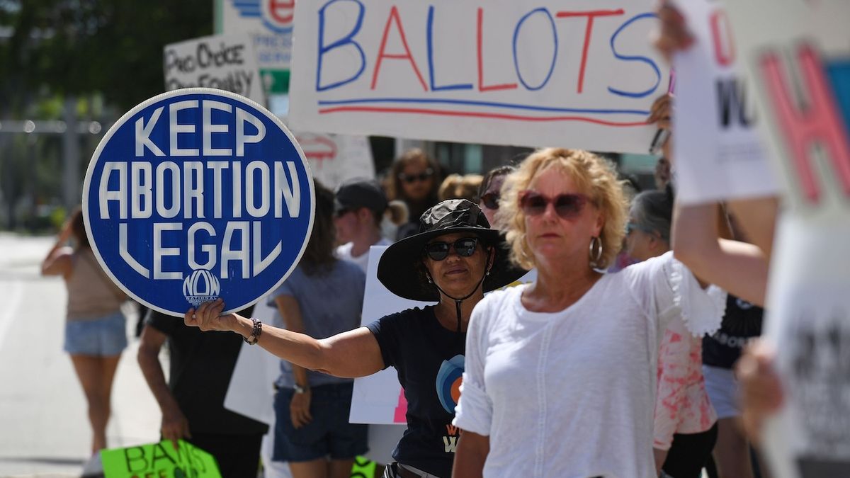 Lidé v Ohiu referendem prosadili ústavní dodatek zajišťující přístup k potratům