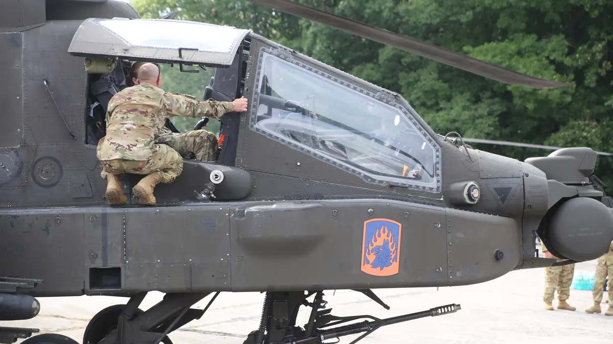 U Hormuzského průlivu se zřítil vrtulník Apache
