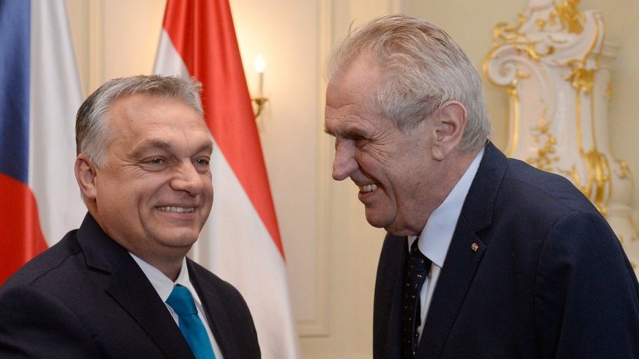 Zeman se během pražského summitu EU setká s Vučićem a Orbánem