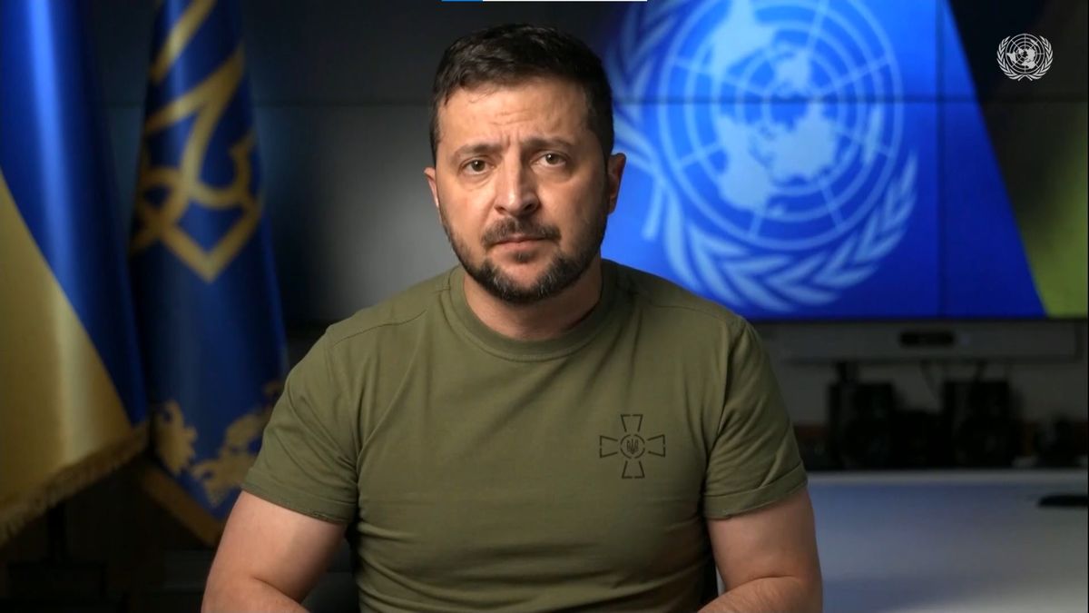 Zelenskyj: Mrtví jsou po celé Ukrajině. Rusko se nás snaží vymazat z povrchu Země