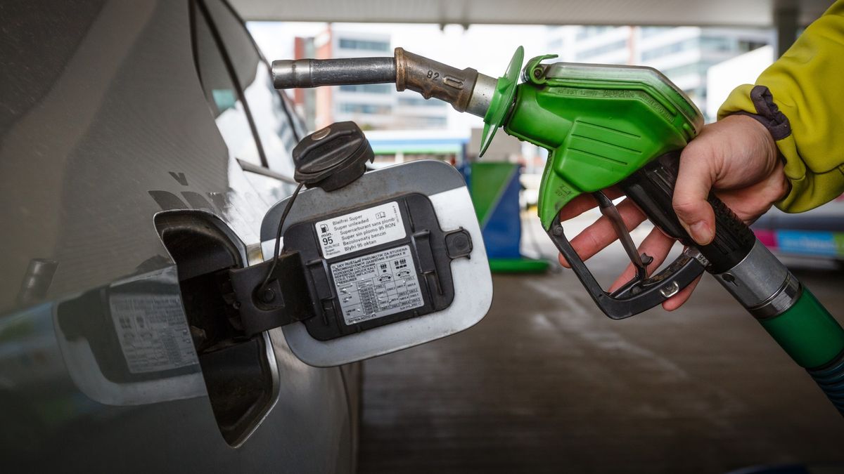 Marže u pohonných hmot zůstávají nízké, u benzinu klesly výrazně, říká ministerstvo