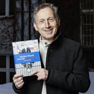 Martin Vopěnka se svou knihou Václav Havel – mocný bezmocný ve 20. století (2022). Tvrdí, že úkol, který si Havel vzal, byl nadlidský. 