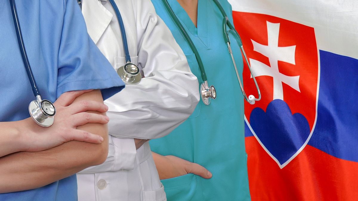 Lékaři na Slovensku stáhnou výpovědi. Dohodli se na platech jako mají v ČR
