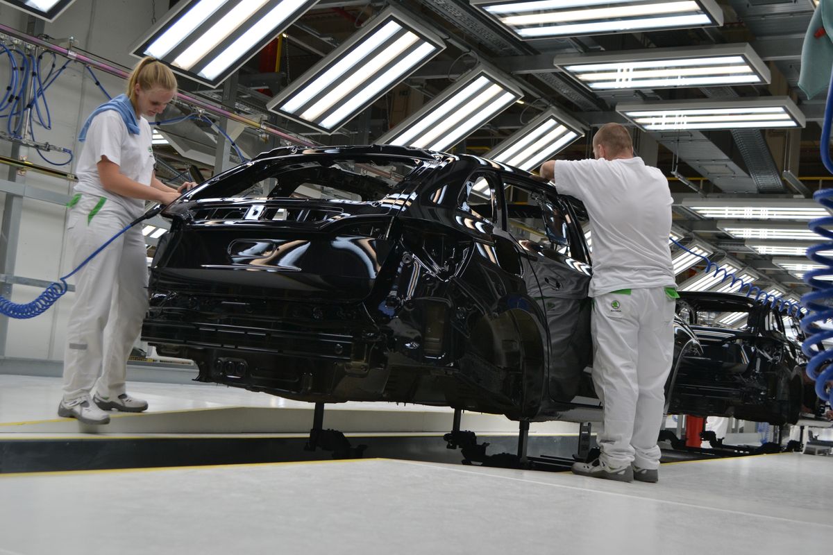 Škoda Auto omezuje výrobu, na některých linkách ruší směny