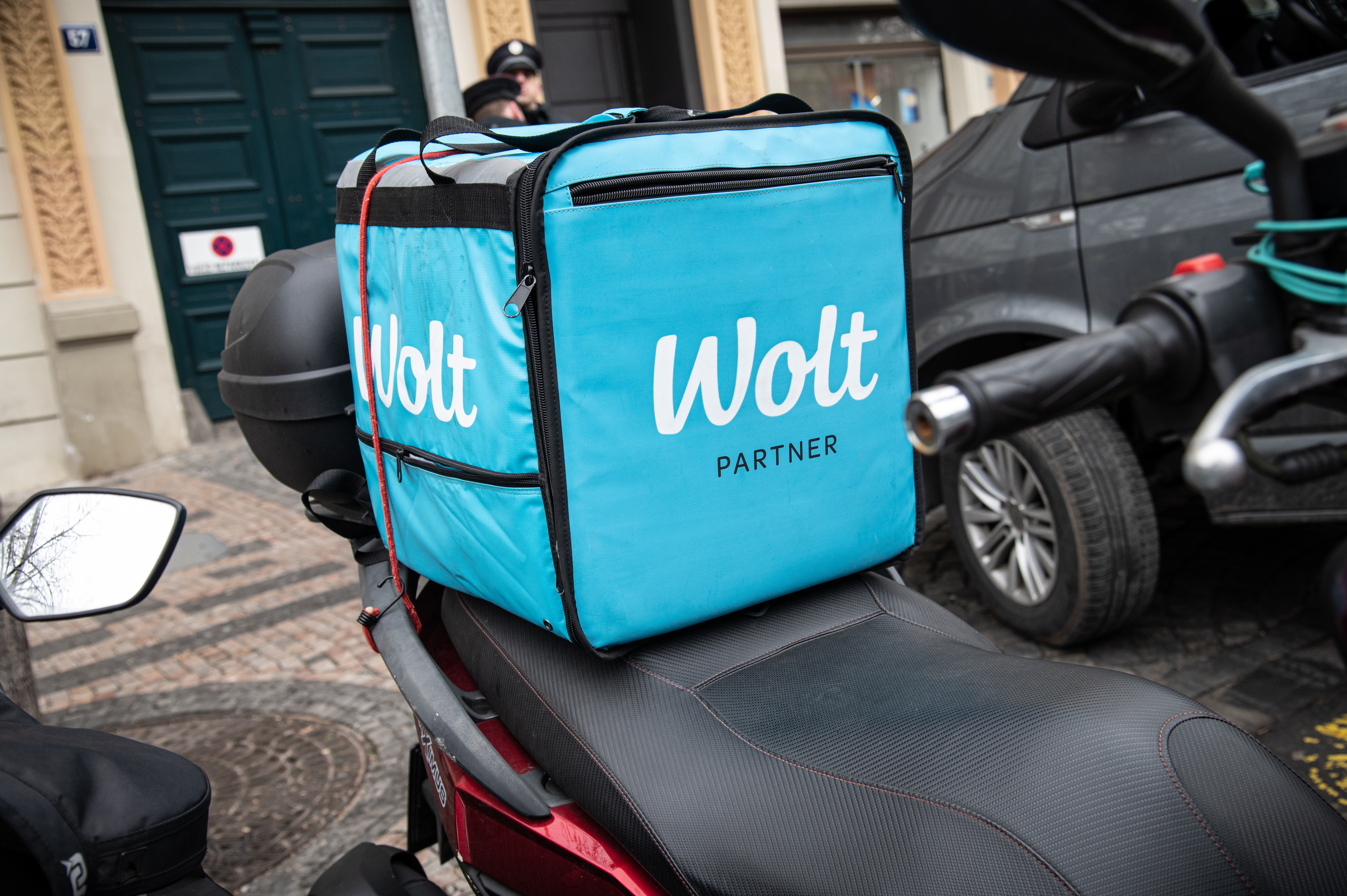 Zpoždění pár minut. Kolaps rozvážky jídel kvůli protestu nenastal