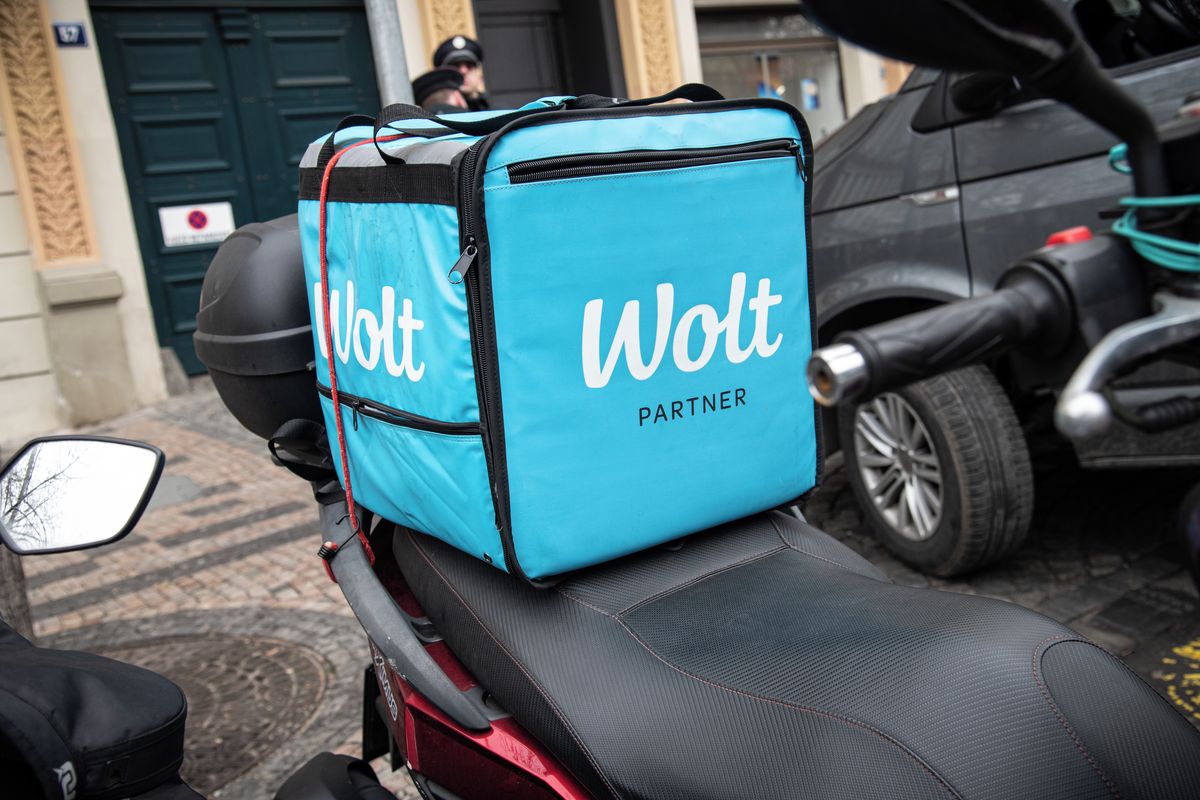 Zpoždění pár minut. Kolaps rozvážky jídel kvůli protestu nenastal