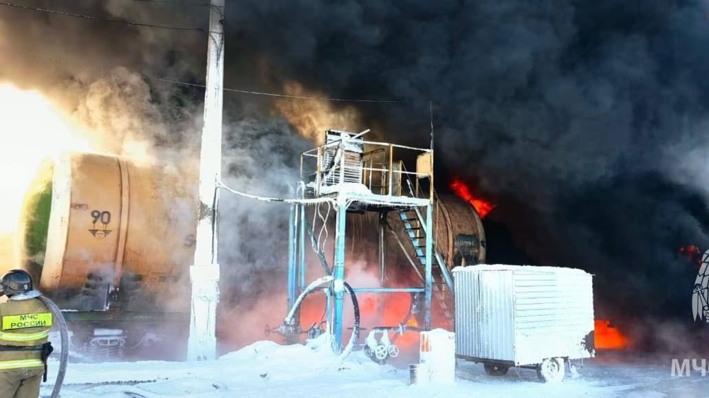 V Rusku hoří ropný sklad