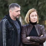 Vyšetřovatelé Magda Malá (Petra Špalková) a Martin Černý (Jiří Vyorálek) ze seriálu Stíny v mlze