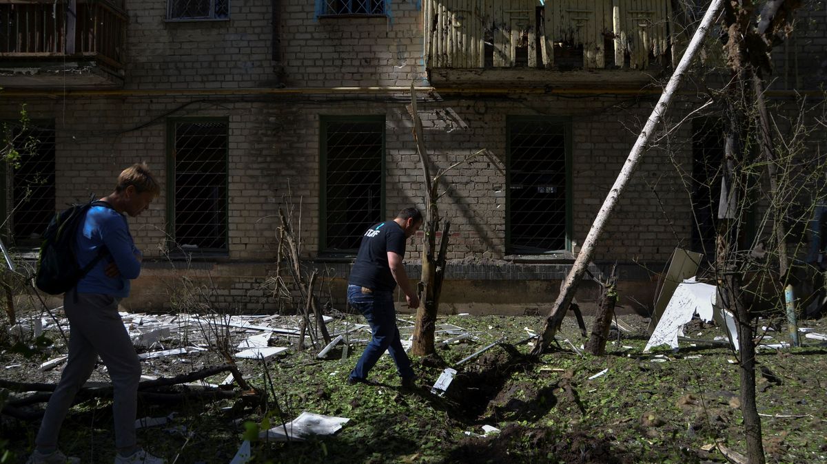 Ruská palba u Chersonu zabila šest ukrajinských pyrotechniků