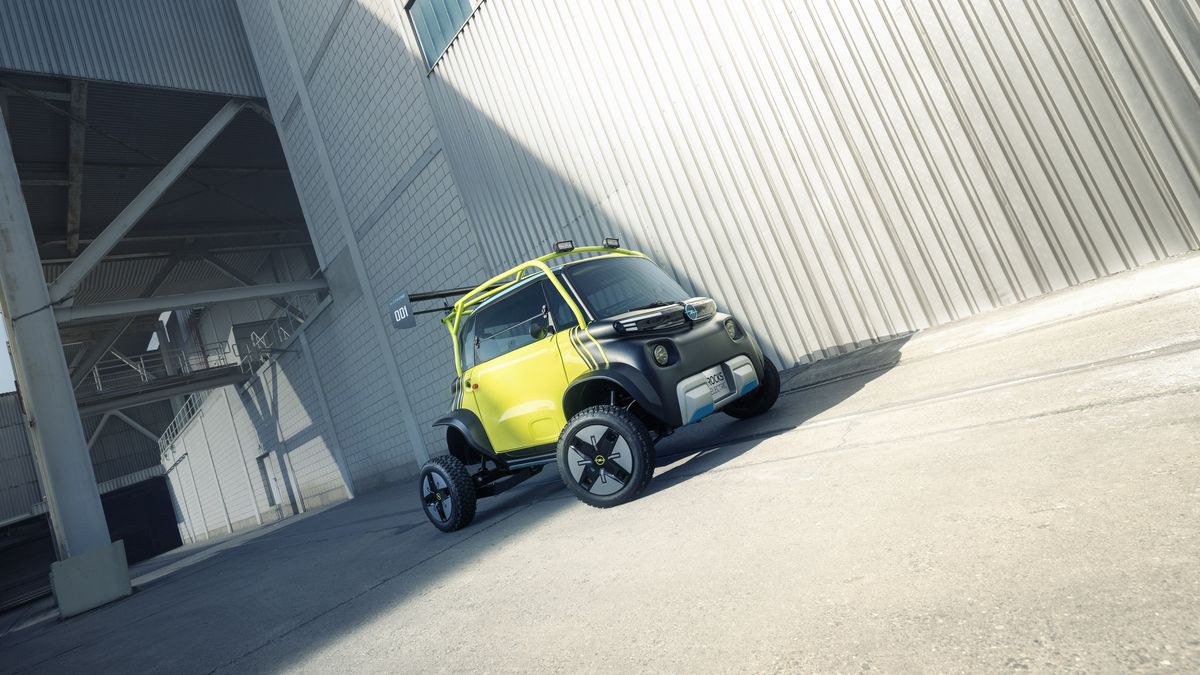 Opel made the student’s proposal a reality.  The Rocks E-Xtreme is a strange train