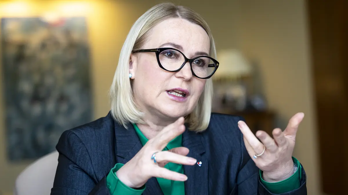 Černochová: Nenechám na sobě štípat dříví, vojáci to vědí