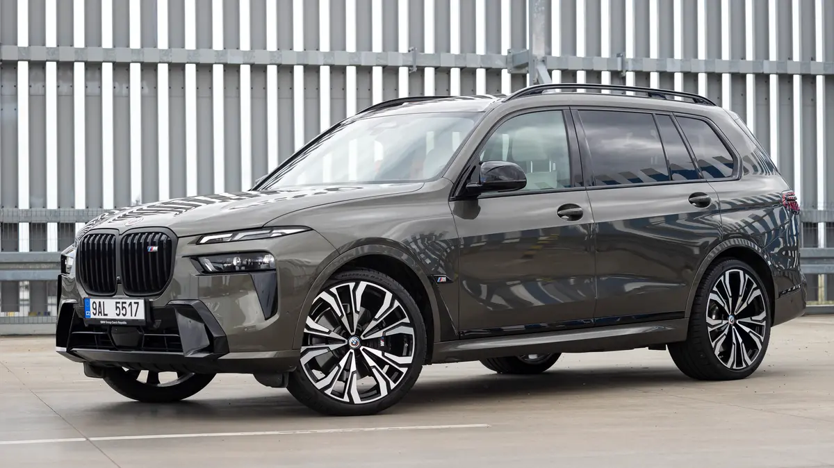 BMW zvažuje ještě větší SUV