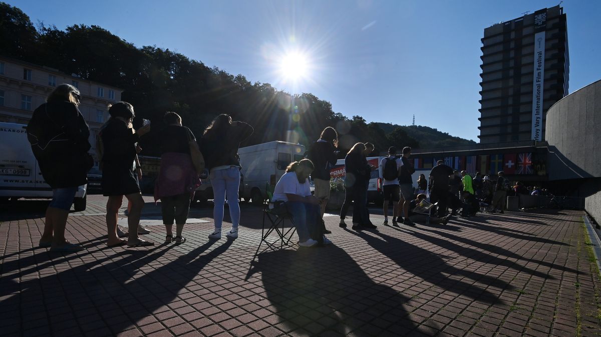 Na slavnostní zahájení filmového festivalu může v Karlových Varech trochu sprchnout