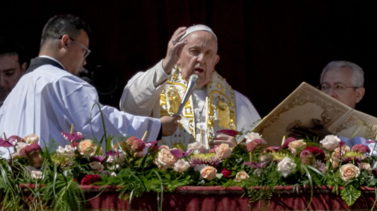 Papež při Urbi et Orbi vyzval k míru na Blízkém východě, Ukrajině a v dalších částech světa