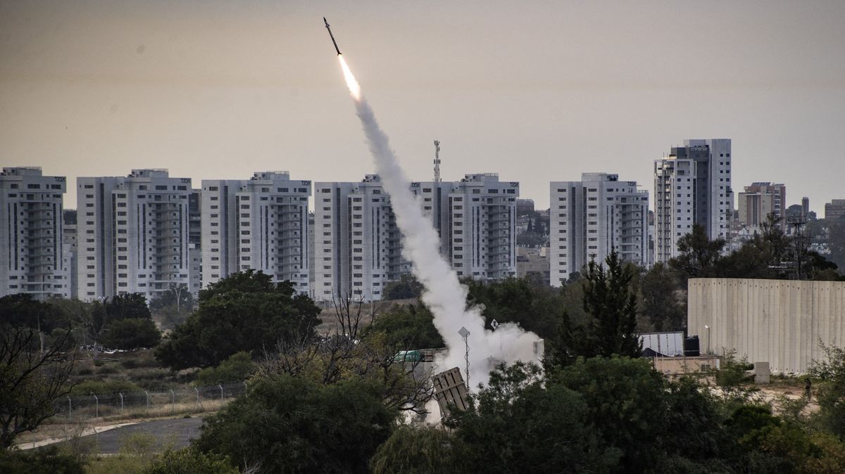 Raketa z Gazy zasáhla obytný dům u Tel Avivu, jeden mrtvý