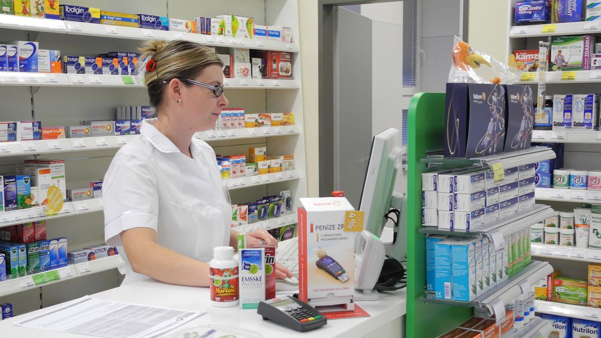 Dosažení ochranného limitu na částečně hrazené léky se zohlední hned v lékárně, podpořili poslanci