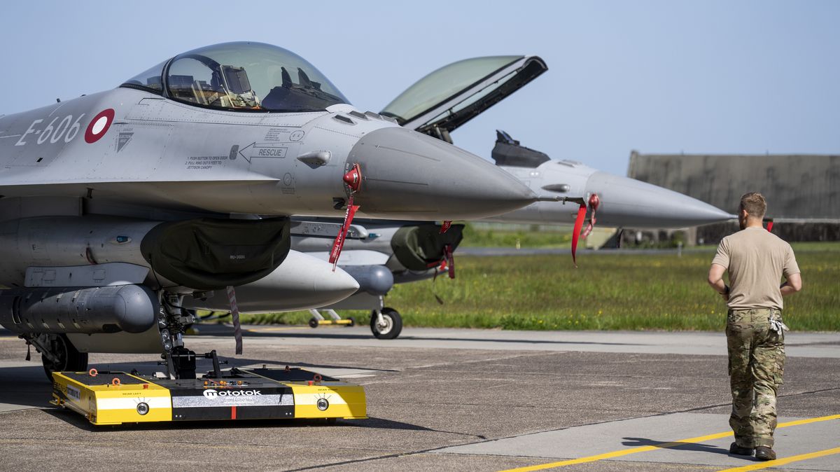 Dánsko pošle Ukrajině slíbené letouny F-16 až s půlročním zpožděním