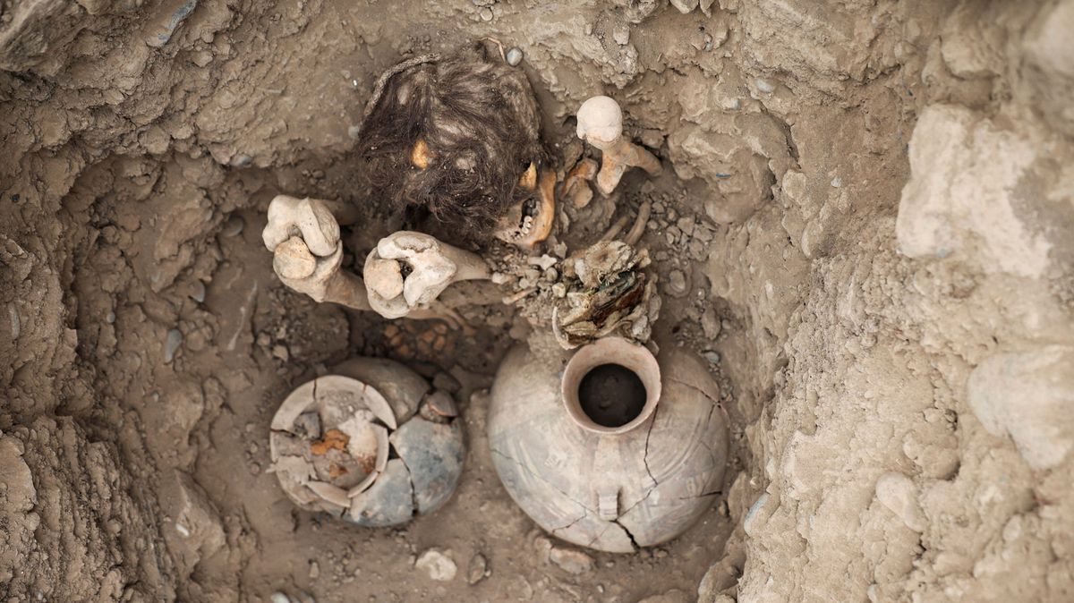 FOTO: V Peru objevili 1000 let starou mumii uprostřed městské zástavby