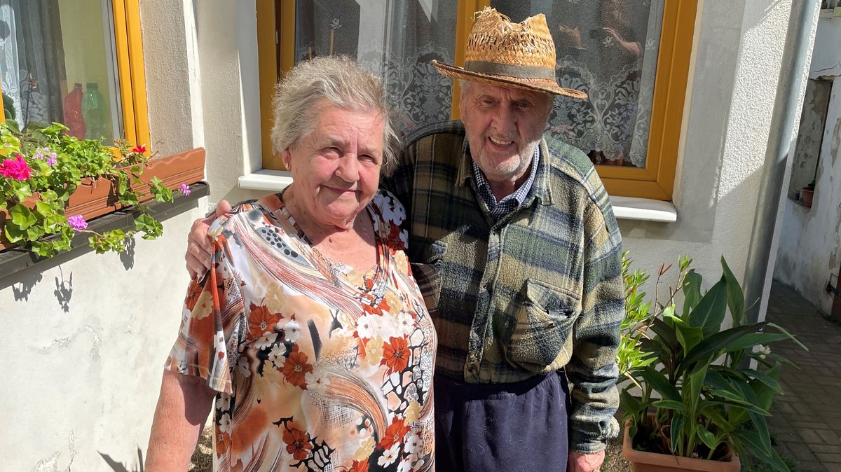 Osmdesátiletí manželé z Tachovska odmítají opustit dům, soud na ně poslal exekutory