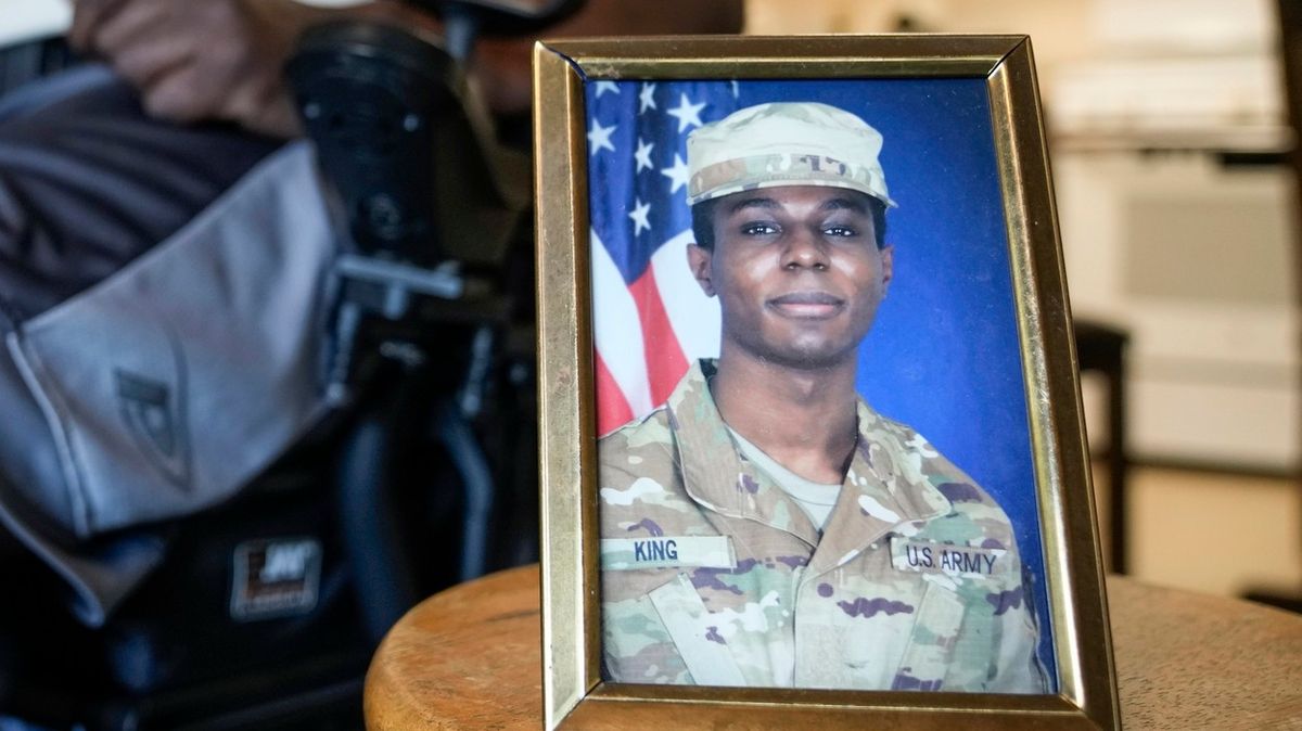 Americký voják, který uprchl do KLDR, čelí v USA obvinění z dezerce