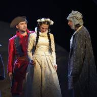 Muzikál Anděl Páně se hraje v pražském Karlíně. Zleva Petronel (Ondřej Rychlý), Uriáš (Marek Lambora), Dorotka (Ines Ben Ahmed) a Hrabě (Roman Tomeš)